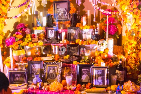 This image has an empty alt attribute; its file name is ofrenda.jpg