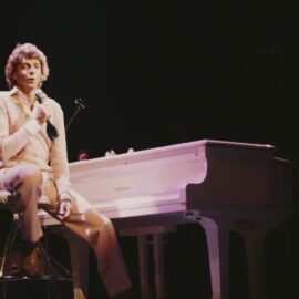 Barry Manilow singing at a computer. We talk about his recent lung cancer diagnosis in this episode.